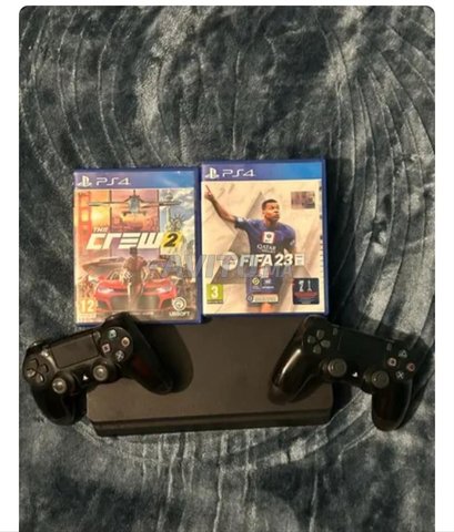 ps4 slim en ligne  500g 1 manette et deux cd games 
