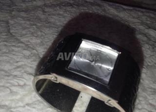 ساعة يد نسائية بتصميم سوار عتيق - فقط 214 درهم