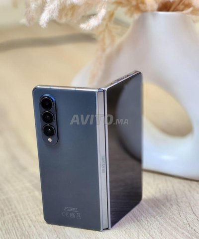 Samsung Galaxy Z Fold 4 256GB 12GB Ram  بحالة جيدة