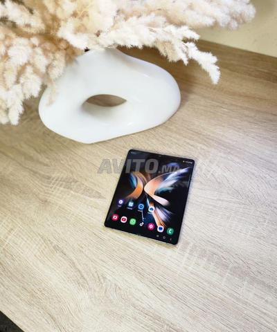 Samsung Galaxy Z Fold 4 256GB 12GB Ram  بحالة جيدة - 2
