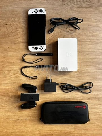 Nintendo Switch OLED avec 2 Jeux
