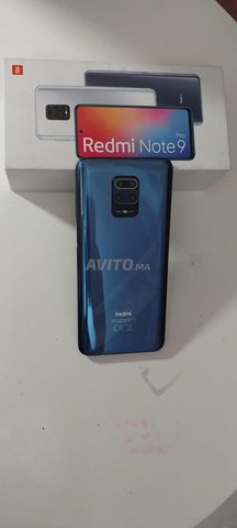 Redmi note 9 pro ,4 pochettes , chargeur 