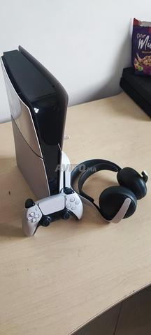 PS 5slim avec lecteur de disque et manettes  - 2