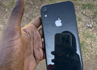 iphone XR 64 Go 