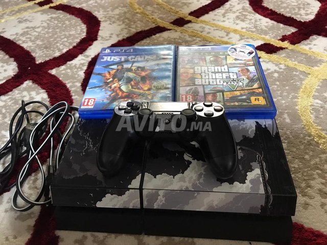 ps4 normal avec manette original et deux cd