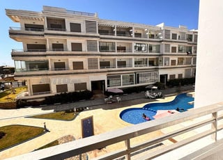 Appartement vue sur piscine à louer 