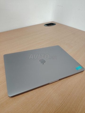 MacBook Pro, i9, 8 cœurs @ 2.3GHz