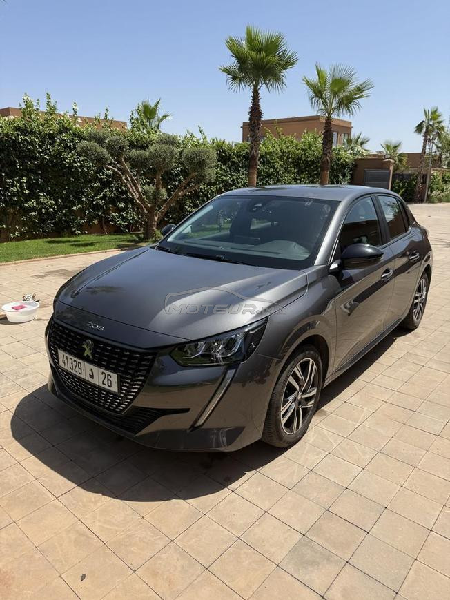 208 tres bon etat 