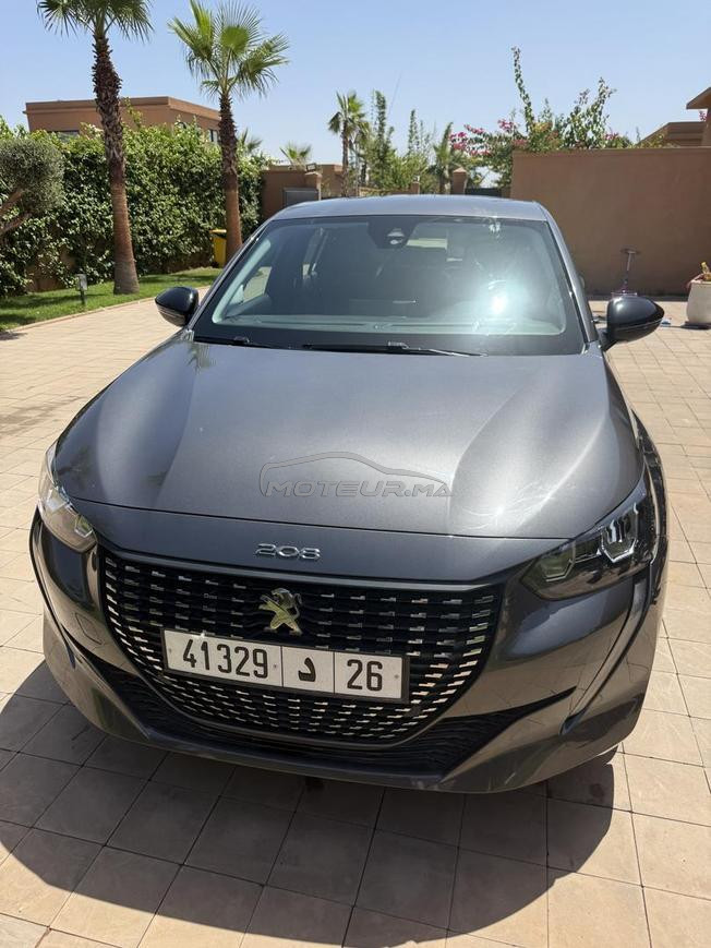 208 tres bon etat 