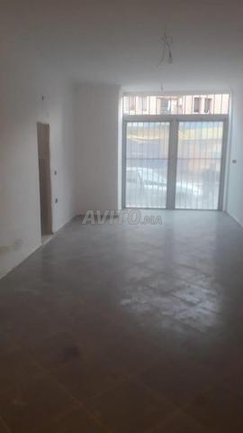 Magazin avec appartement a vendre a Bouznika