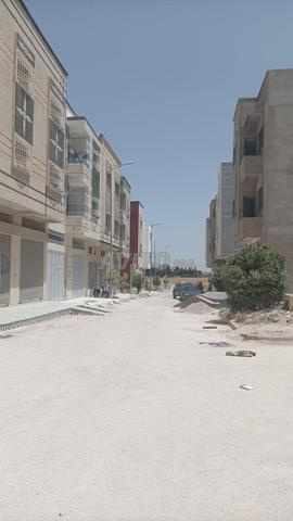 تجزئة عزيزة طريق عين شقف (قرب القنطرة طريق سيار )