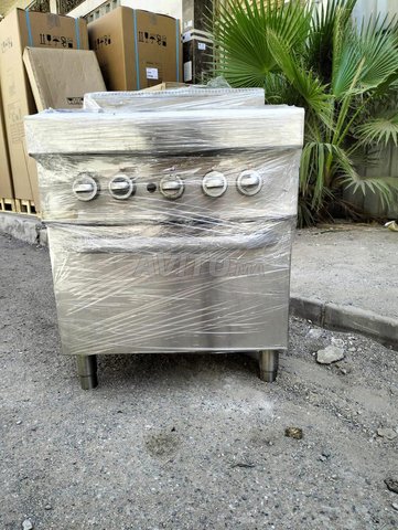 CUISINIERE 4 FEUX AVEC FOUR 