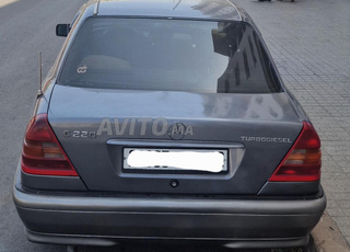 Mercedes-Benz 220 Diesel Manuelle 1995