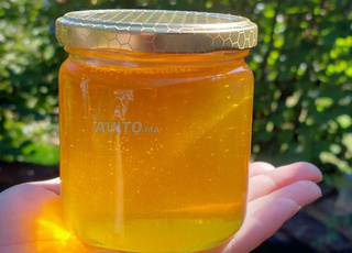 عسل الازهار مع الليمون معلف