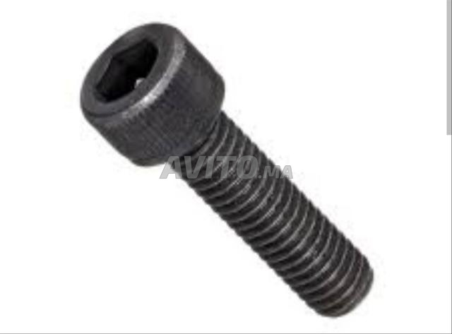 Vis 6 pans creux à tête cylindrique M18x100 