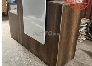 مكتب كاونتر استقبال مع زجاج وخزانة