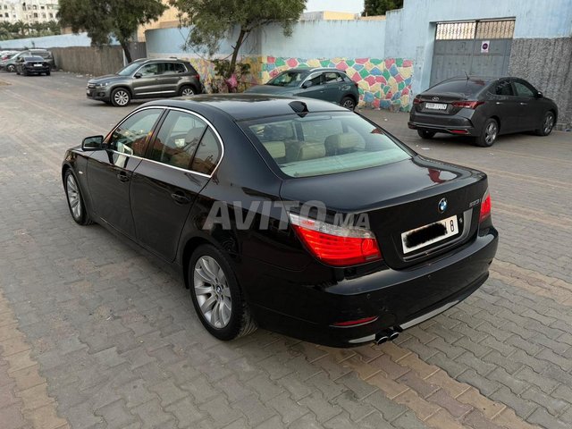 BMW série 523i essence automatique 