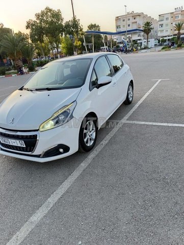Peugeot 208 diesel tout option 