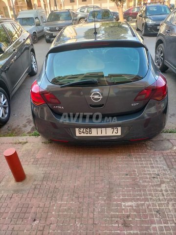 Opel Astra Diesel Manuelle 2012 à Kénitra