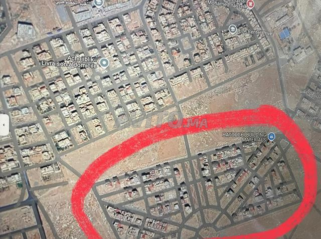 R2 تجارية، كاينة ف شارع رئيسي فيه دوبل فوا