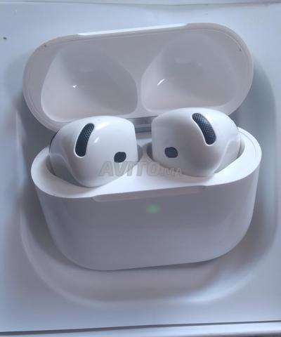 سماعات بلوتوت لي بغاهم يسيفط في واتساب