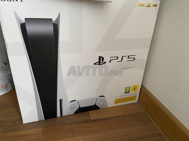 Ps5 standard quasi neuve cause déménagement 