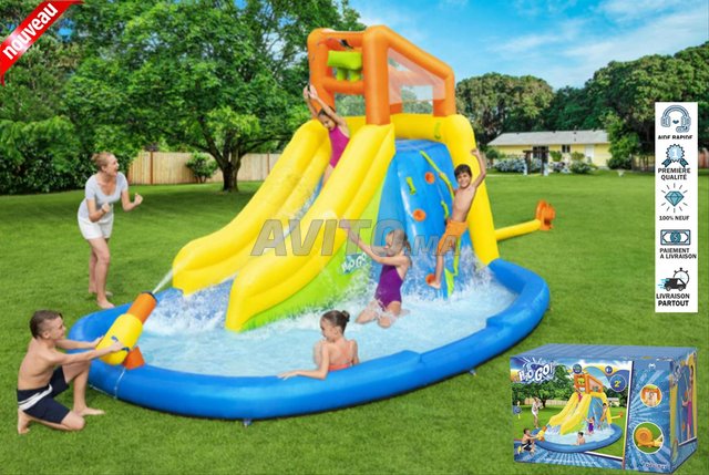  Grand Centre De Jeux Aquatiques Avec Toboggan