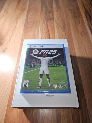 Fc 25 playstation 5 neuf acheté au Canada🇨🇦 