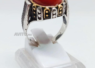 خاتم نقرة متوج بالعقيق اليماني الكبدي 