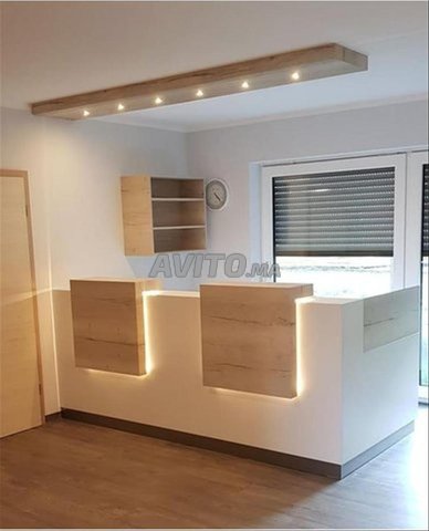 Comptoir de réception en bois