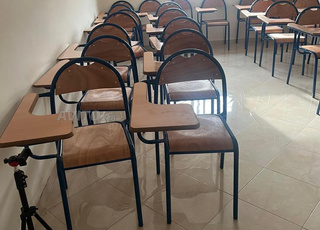 chaises semi metallique avec ecritoire