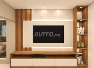 Bardage mural en bois pour TV 