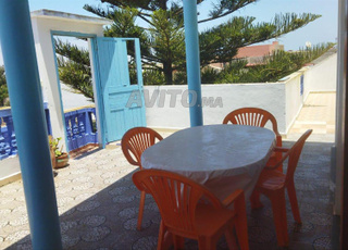 منزل مجهز للكراء و كذلك ويفي قرب البحر