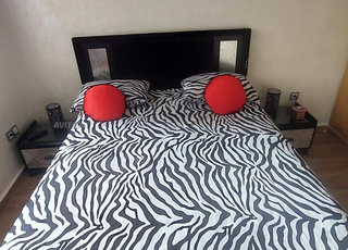 Lit avec rangement et 2 coiffeuses