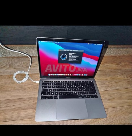 Macbook pro 2017 like new