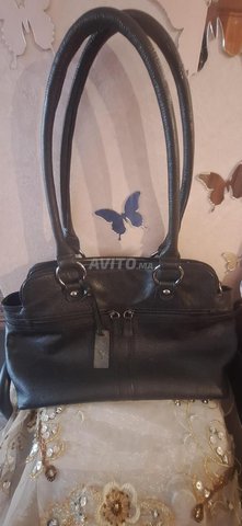 Sac noir vrai Cuir, presque neuf à vendre. 