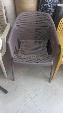 les chaise en plastique - 2