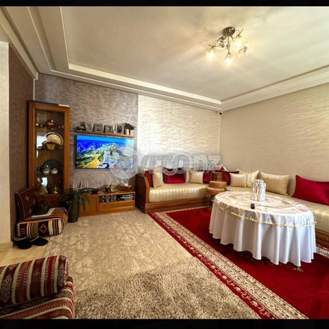 Salon traditionnel avec meuble TV