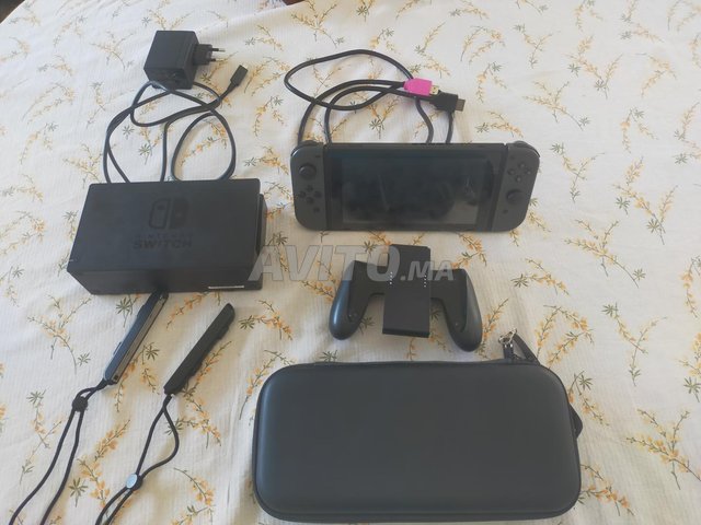 Nintendo switch V1 flashé avec accessoires 