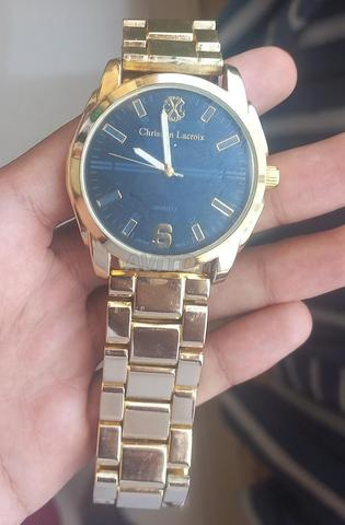 ساعة راقية بلون ذهبي ✨ لمحبي الأناقة الفرنسية 💎