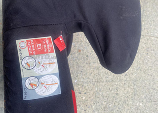 Réhausseur siège auto rouge 