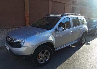 duster avendre en trés bon état