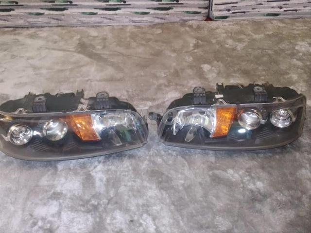 Les phares avant fiat Punto original 