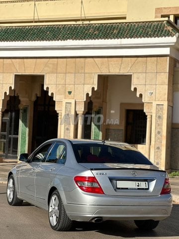 Mercedes-Benz 220 Diesel Automatique 2007 à Nador