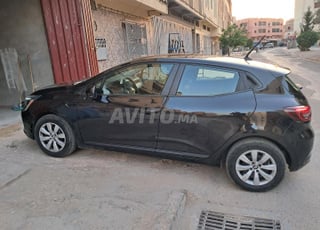 Renault Clio Essence Manuelle 2021 à Khouribga