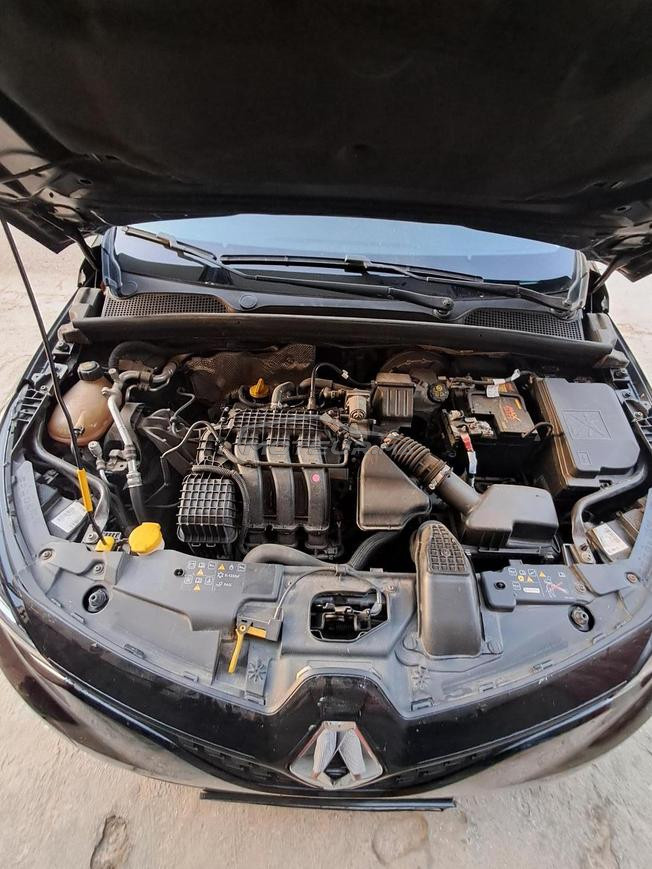 Renault Clio Essence Manuelle 2021 à Khouribga