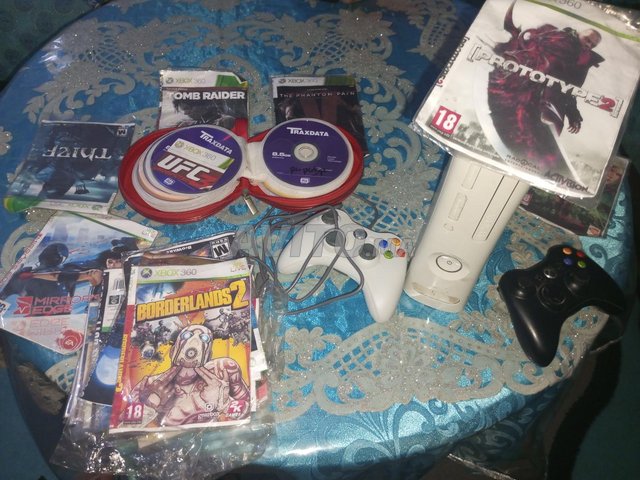 x box 360 avec deux manettes et 46 CD