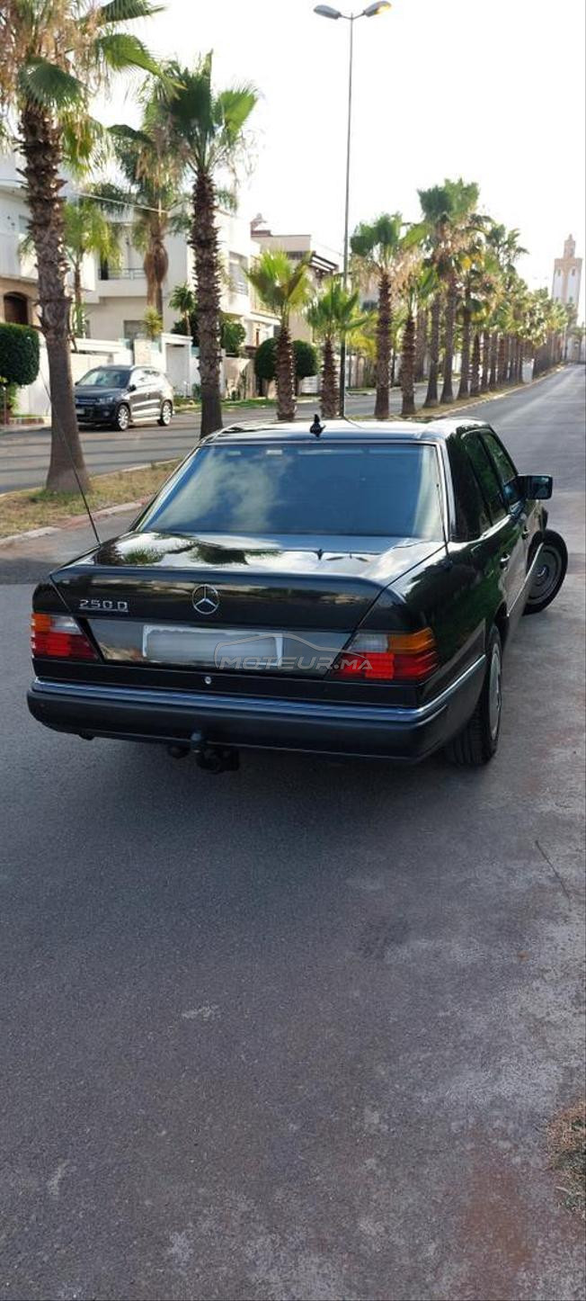 Mercedes-Benz 250 Diesel collection 1989 à Kénitra