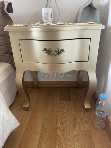 Table de chevet et commode 