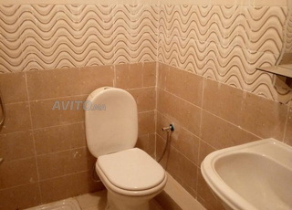 BUREAU DEUXIÈME ÉTAGE DEVANT L'HÔPITAL 110M2